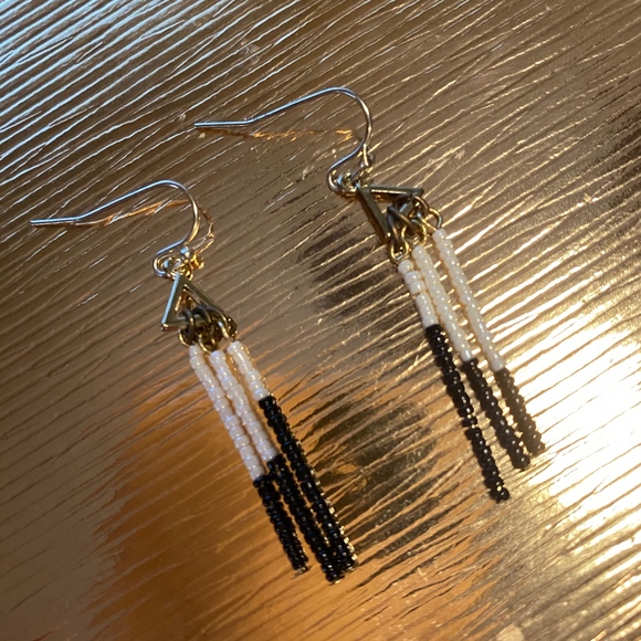 Jewelry - FREE Gold dangle earrings with $10 purchase